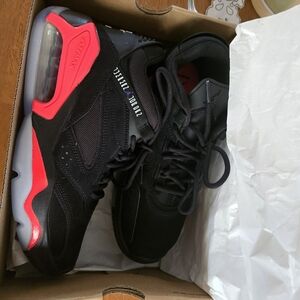 Nike Men's Black and Red Sneakers